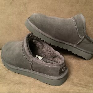 UGG Gray Mules / Slippers, Size 7
